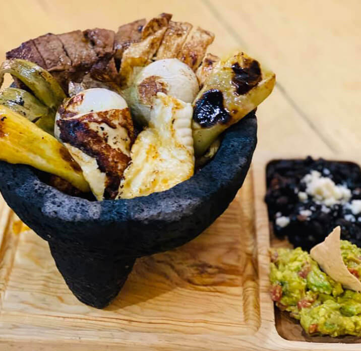 Molcajete - chile - aguacate - Los Huacales